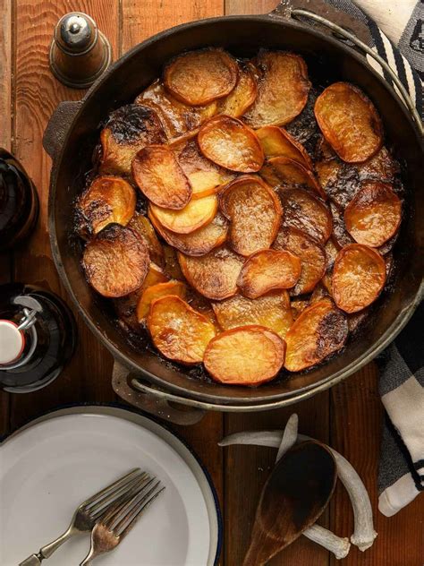  Lancashire Hotpot – A Rich and Savory Symphony of Slow-Cooked Comfort Food!