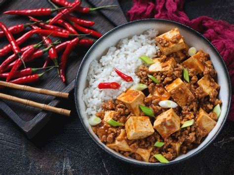  Mapo Tofu: Tulisella Chilillä maustettu Silkkisen Tofun ja Rouhea Maanpähkinän Maailma!