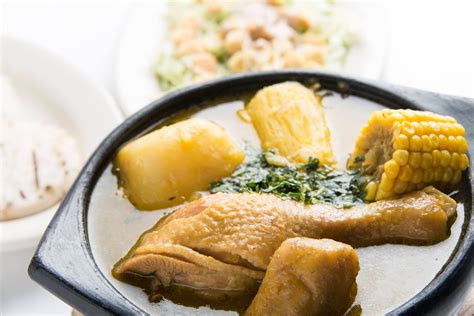  Sancocho de Gallina - Kuumaa Makuja Täynnä Toivottavan Tyytyväisen Lihansyönnin Tulos!